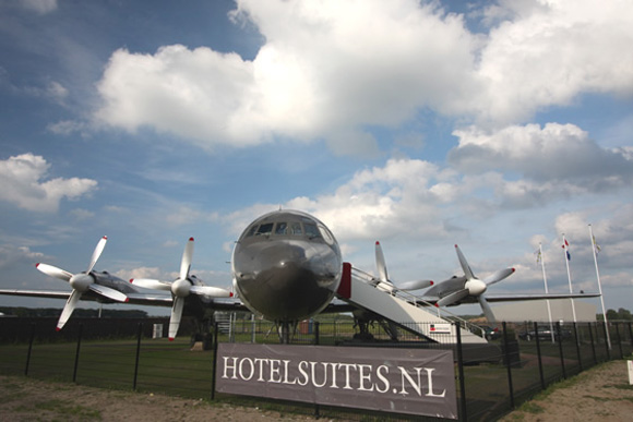 Cold-War-Aircraft-a-hotel-suite_1